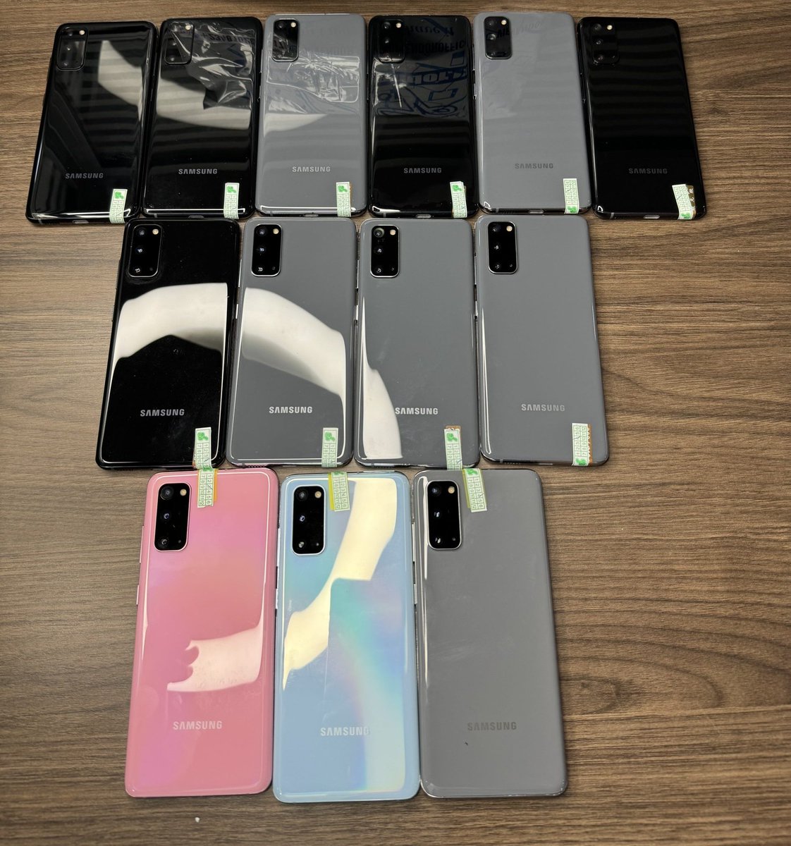 ThePlugNG_'s tweet photo. Level up your vibe with a Samsung ❤️
Smooth design. Power-packed performance.
S20 || 128gb || 270k
S22 || 128gb || 450k
S23 || 128gb || 580k
S23 Ultra || 256gb || 910k
Get yours today!!🚀
#Samsung #ThePlugNG https://t.co/SmczCm2fR4