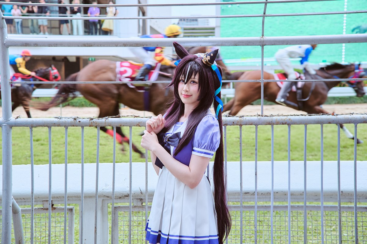 後ろに競馬の馬もいるんだ！

#UmaMusumePrettyDerby 
#Vivlos #オグリキャップ #コスプレ