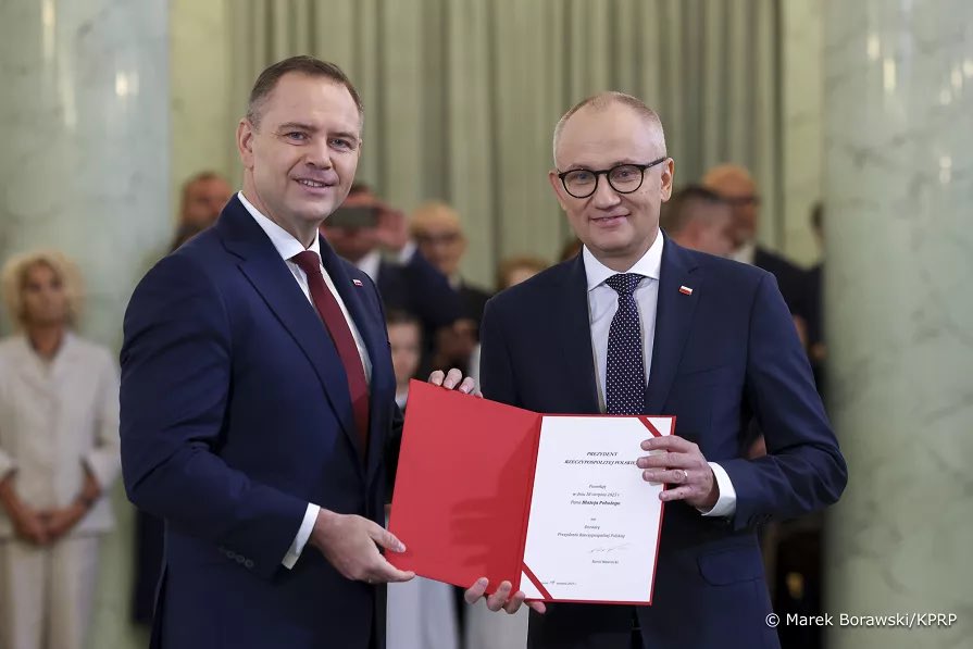 Błażej Poboży (@pobozy) on Twitter photo Prezydent <a href="/NawrockiKn/">Karol Nawrocki</a> powołał mnie dziś do grona swoich etatowych doradców. To dla mnie wielki honor i zobowiązanie. 🫡🇵🇱💪 Prezydent <a href="/NawrockiKn/">Karol Nawrocki</a> powołał mnie dziś do grona swoich etatowych doradców. To dla mnie wielki honor i zobowiązanie. 🫡🇵🇱💪