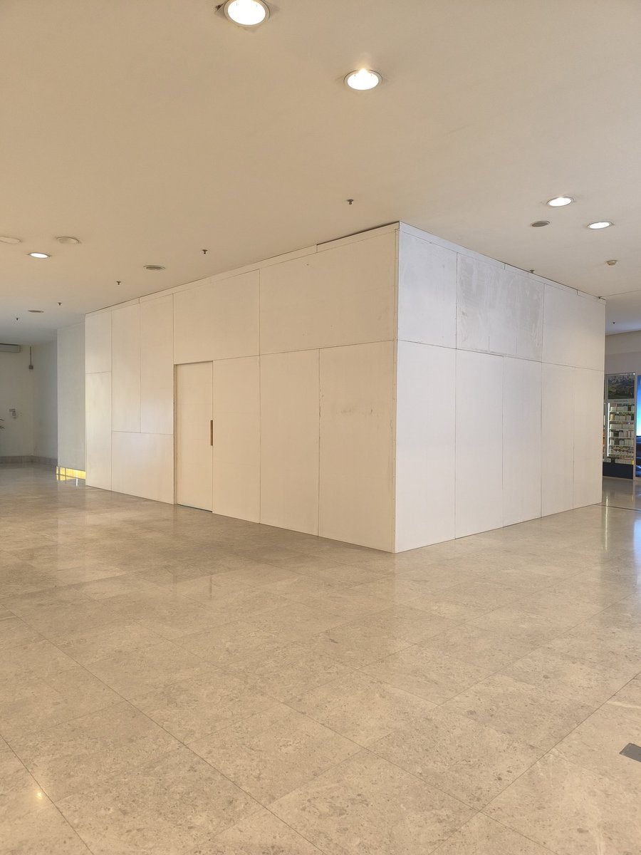 Mcd kat The Curve ni tutup for good or renovate?