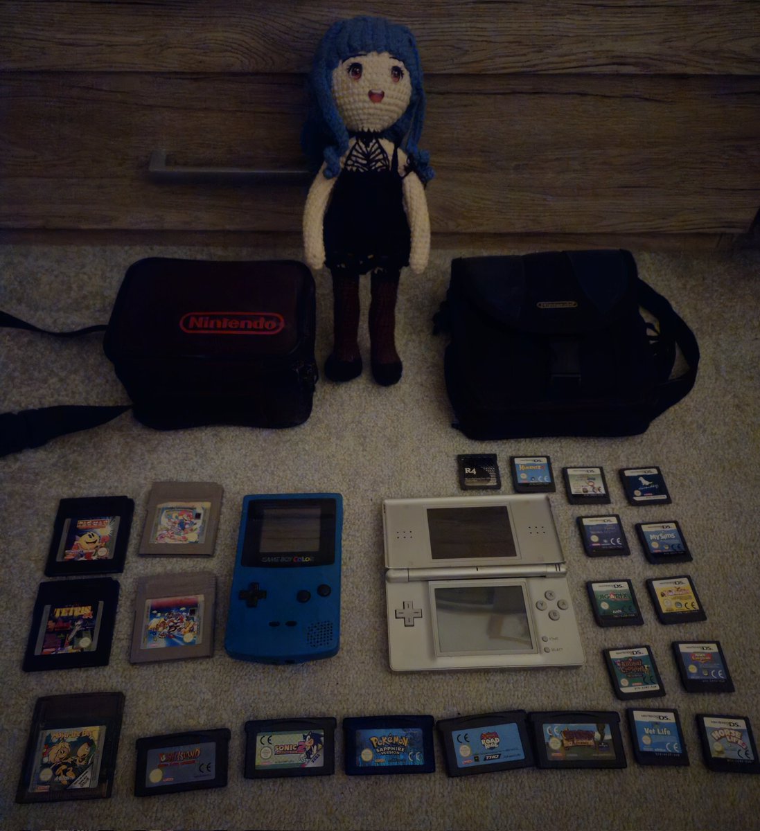 Kyonko_VT's tweet photo. This weeks #KyonkoFinds is something of a handheld special:
Gameboy Colour
DS
Huge selection of games including Pokemon Sapphire!
And two Nintendo carrier bags!
All saved from being scrapped! ๐โค๏ธ https://t.co/laJV2OWjg6