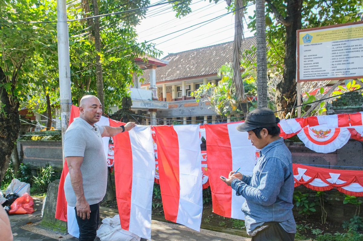DpdBali's tweet photo. DPD Gerindra Provinsi Bali mensupport ekonomi lokal dan UMKM dengan memborong Bendera Merah Putih yang akan dibagikan ke masyarakat sebagai bentuk kepedulian dan kecintaan Gerindra Bali terhadap tanah air dalam menyambut HUT RI ke-80
#gerindra #prabowo #degadjah #bali #indonesia https://t.co/PCQ4yNd0Uw