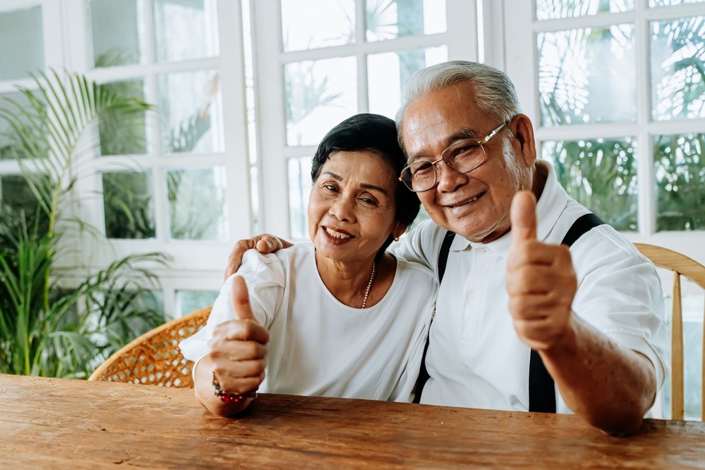 YorkvilleLife's tweet photo. Navigating life’s transitions can feel daunting, especially for those of us in the sandwich generation. Balancing choices and circumstances for our aging parents is no small task! 🌼

👱🏻‍♀️ Read My Blog: https://t.co/E80O4w5epM

#viviensharon #seniorliving #retirementplanning https://t.co/PxcA3i5KH0