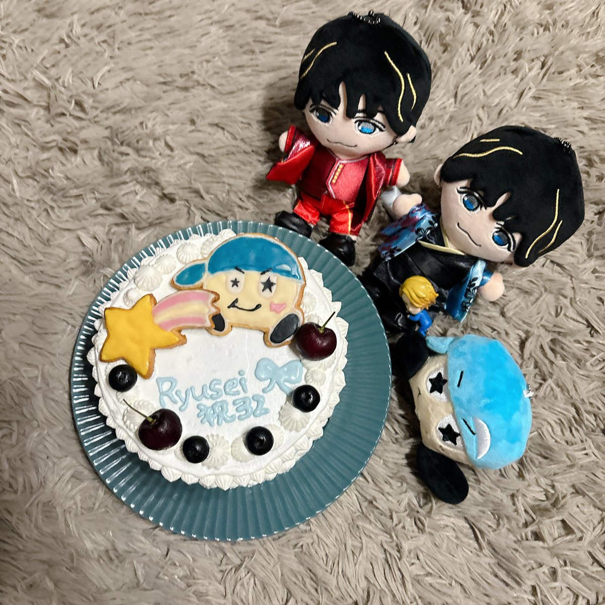 生涯の推し、藤井流星は本日も最強のイケメンでした🥺🩵
32歳の流星くんの活躍も楽しみにしてます。
沢山メディアに出て沢山かっこいいお顔を見せてください。
会えたらファンサして貰えるように自分磨き頑張らなきゃ❤️‍🔥

#藤井流星誕生祭2025
#ハムカツ王国の王子生誕祭