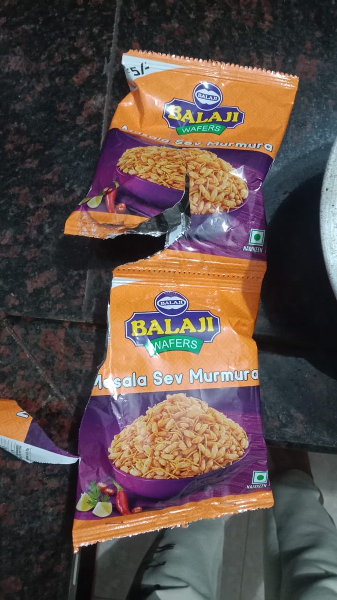 Tusharr369's tweet image. Shocked &amp;amp; Disgusted! 😡
A dead fried mouse found inside Balaji Sev Murmure packet.
This is a serious health hazard 🚫.
Strict action must be taken against such negligence.
@fssaiindia @MoHFW_INDIA @consaff @balajifoods — we deserve safe food!
#FoodSafety #FSSAI #ConsumerRight