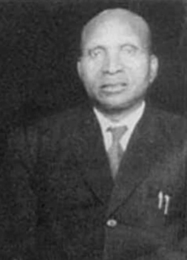 Well my friend, let me tell you the story of  Musa Nyandusi. The man who using a mirror built a business empire that his grandchildren and great-grandchildren enjoy to this day.

It's 1930s in present day Kenya. Other natives are busy resisting and fighting the white man. But not