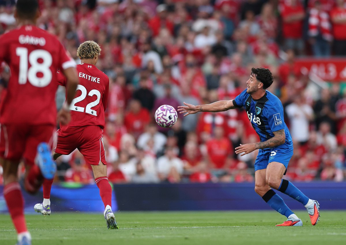empireofthekop's tweet photo. 🗣️ Dermot Gallagher on Marcos Senesi's handball against Liverpool [via @SkySportsNews]: 

"If it goes to the screen he would have been sent off. It was a mistake and fortunately it didn't affect the outcome of the game." https://t.co/ZSgm2ltG0f