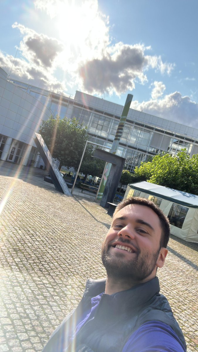 This month we were happy to welcome Marko Beslać, coming all the way from @TUeindhoven to @mpip_mainz for a short stay to dive into the advanced spectroscopic characterization of supramolecular systems 🧬🔬 

Great to see young minds exploring big ideas! #SupramolecularChemistry
