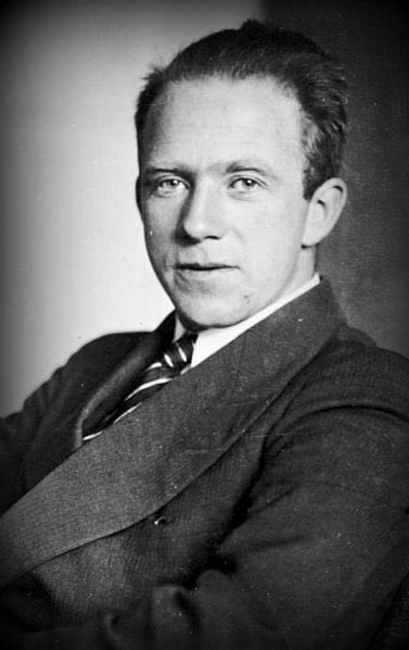 Werner Karl Heisenberg, Premio Nobel de Física: “El primer sorbo de la copa de la ciencia te vuelve ateo, pero en el fondo del vaso Dios te está esperando.” 
Una conclusión llena de sabiduría, sin duda