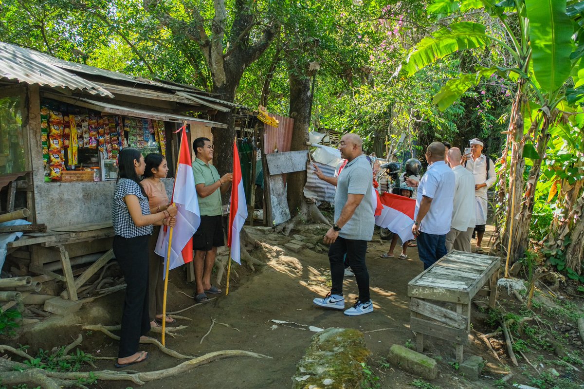DpdBali's tweet photo. DPD Partai Gerindra Provinsi Bali membaikan Bendera Merah Putih kepada masyarakat sebagai bentuk kepedulian dan semangat persatuan dalam menyambut HUT Kemerdekaan RI ke-80.

Bersatu Berdaulat,
Rakyat Sejahtera,
Indonesia Maju

#gerindra #bali #prabowo #degadjah #hutri #indonesia https://t.co/UufPWgweOX