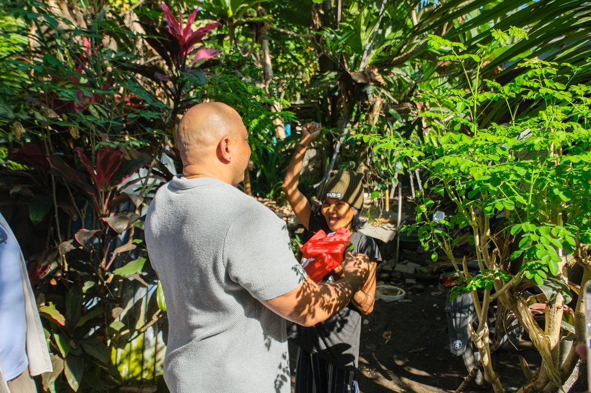 DpdBali's tweet photo. DPD Partai Gerindra Provinsi Bali membaikan Bendera Merah Putih kepada masyarakat sebagai bentuk kepedulian dan semangat persatuan dalam menyambut HUT Kemerdekaan RI ke-80.

Bersatu Berdaulat,
Rakyat Sejahtera,
Indonesia Maju

#gerindra #bali #prabowo #degadjah #hutri #indonesia https://t.co/UufPWgweOX