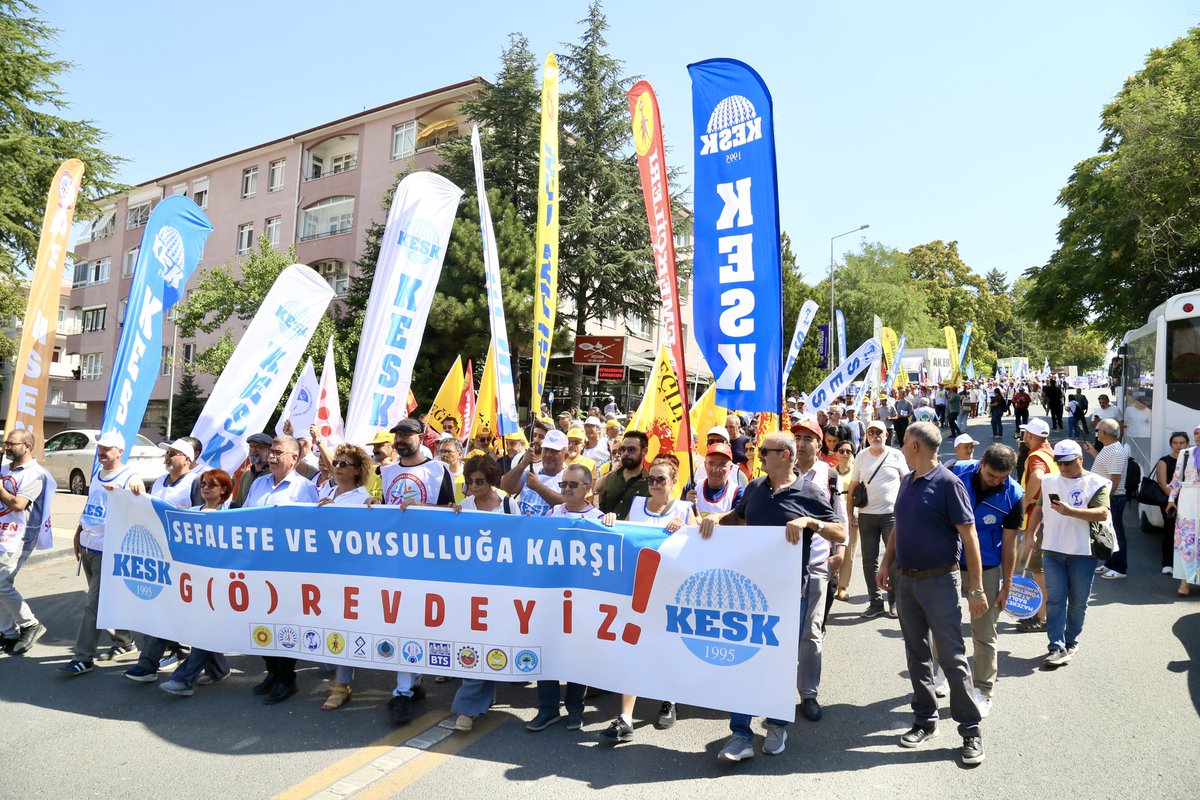 🔴İktidarın sefalet, yoksulluk, güvencesizlik teklifine karşı G(Ö)REVDEYİZ!  
Emeğin hakları için Çalışma ve Sosyal Güvenlik Bakanlığı önünde bir araya gelerek, iktidar-yandaş konfederasyon iş birliğini protesto ettik. Genel grev, genel direniş çağrısında bulunduk! 
Yaşasın