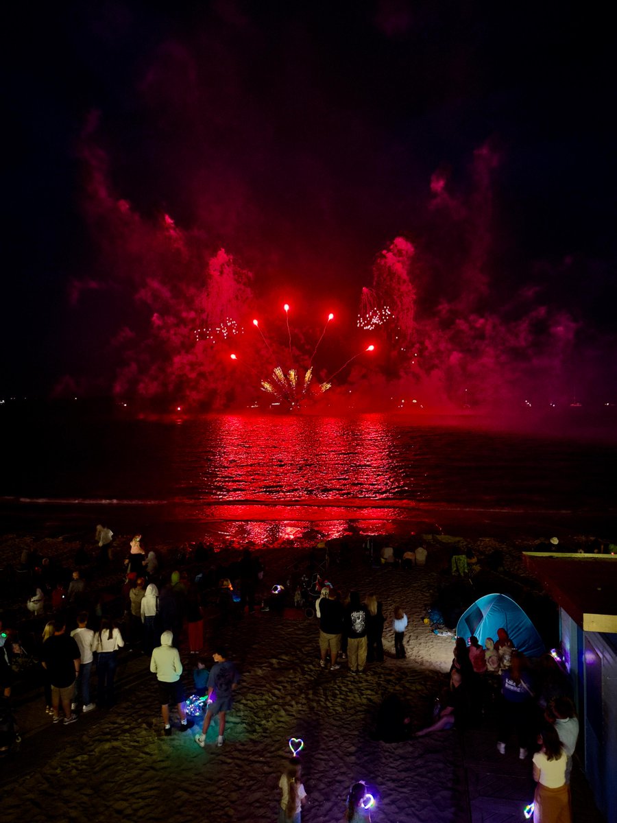 WeymouthWTC's tweet image. 🎆  Our #summerfireworks continue tonight with a display over the bay at 9.30pm, plus Weymouth Concert Brass are performing from 7pm - 8pm in the charity stall square on the seafront. So come on down and make an evening of it!

#WeymouthEvents #SummerNights #WeymouthTownCouncil