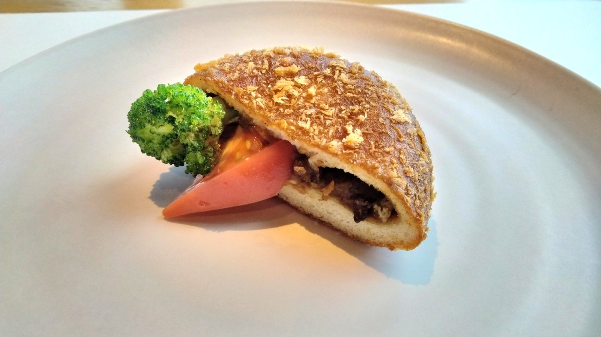 itone_g's tweet photo. エゾシカのキーマカレー
揚げたてカレーパン(ホテルビッフェで初めて見た😯)
抹茶ミルク
コーヒー
#Splish https://t.co/Ns1GE4ZkbS