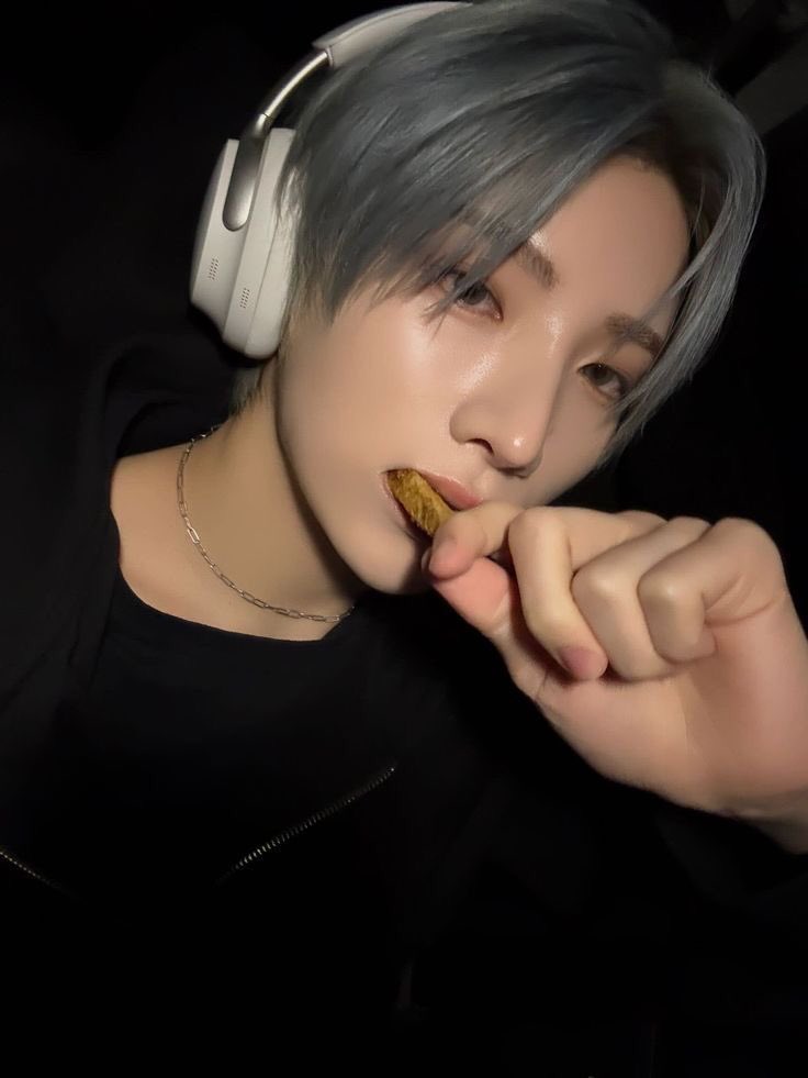 ฅ^•ﻌ•^ฅ tweet media