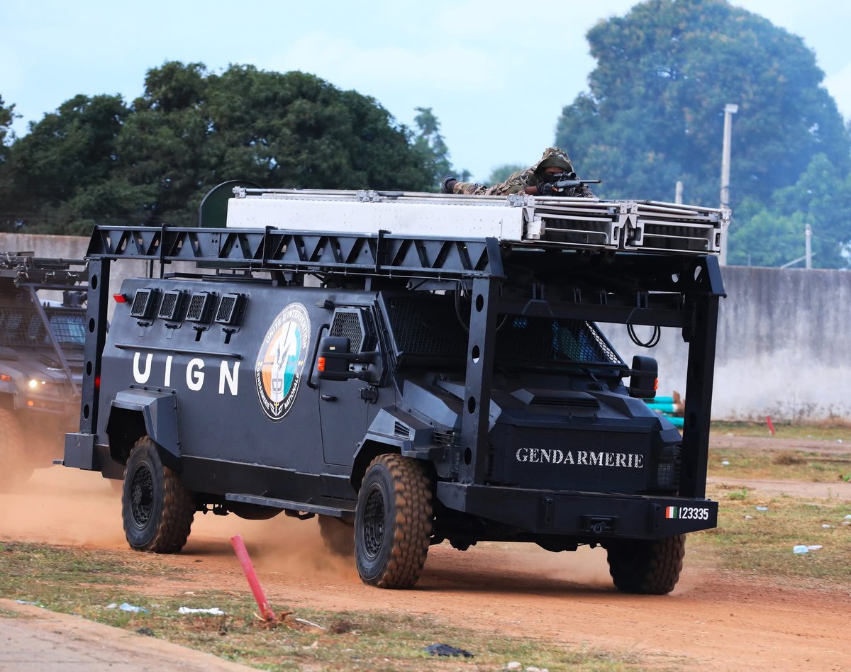 GendarmerieRci's tweet photo. #MondayMotivation | Commencez votre semaine avec la même détermination et la même force d’impact que notre véhicule d’assaut de l’UIGN.

Petit quiz du jour : savez-vous que signifie l’acronyme UIGN ?
Partagez vos réponses en commentaire.
#UIGN #engagement https://t.co/7v5XWUw2Wa
