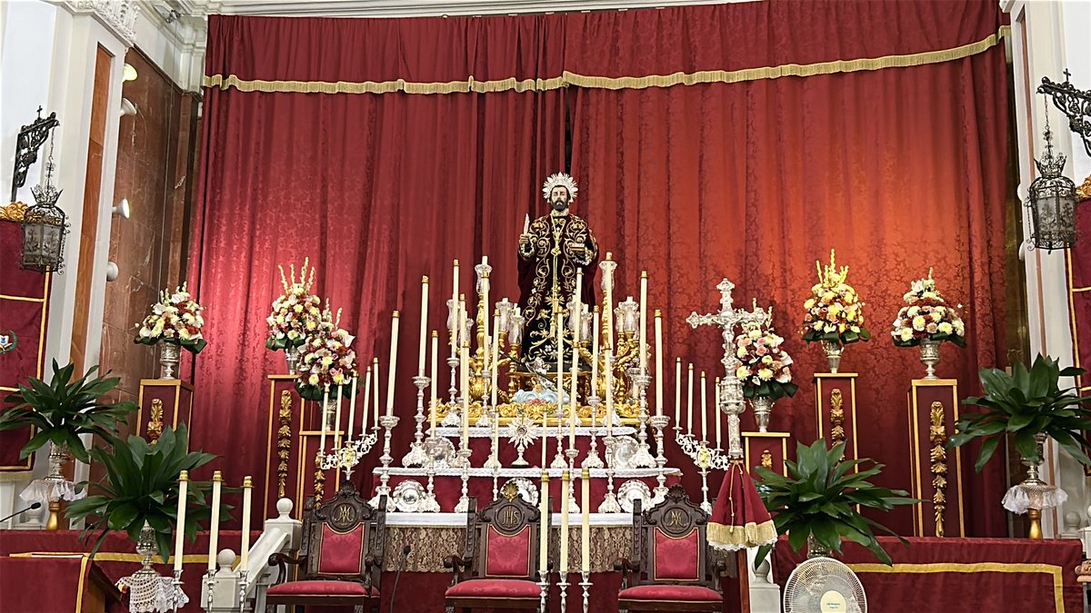 Así se encuentra el altar de San Bartolomé Apóstol en la Parroquia de #Rociana