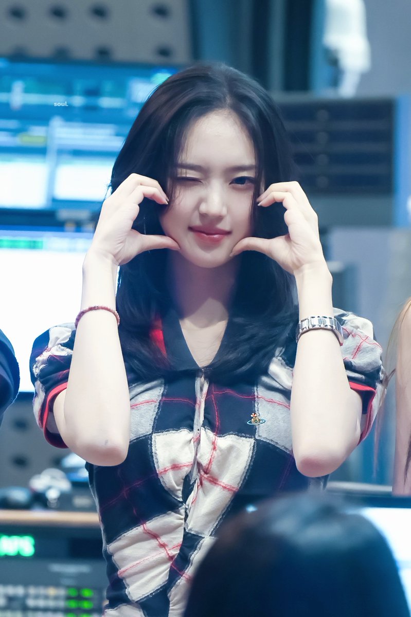 250818
🤗😉

#이솔 #LEESOL #kiiikiii #키키