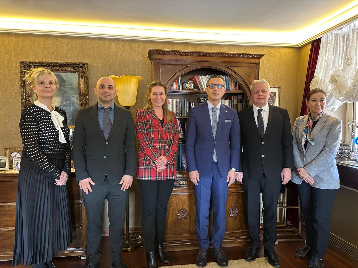 ANKÜSEM (@ankusem) on Twitter photo Merkezimiz ile TÖMER, Madalyon Kurumsal Psikoloji Odaklı Danışmanlık Merkezi ve Bilkent Global Limited Şirketi arasında, Eğitim işbirliği protokolü imzalanmıştır. <a href="/necdetunuvar/">Necdet Ünüvar</a> <a href="/AnkaraUni/">Ankara Üniversitesi</a> Merkezimiz ile TÖMER, Madalyon Kurumsal Psikoloji Odaklı Danışmanlık Merkezi ve Bilkent Global Limited Şirketi arasında, Eğitim işbirliği protokolü imzalanmıştır. <a href="/necdetunuvar/">Necdet Ünüvar</a> <a href="/AnkaraUni/">Ankara Üniversitesi</a>