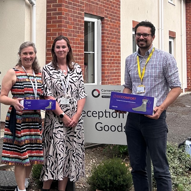 🤝 Exciting to hand over a SmartSocks® kit to Cornerstone Healthcare.

This marks the start of a co-development partnership to refine SmartSocks®COMFORT for institutional care ahead of launch.

🔗 milbotix.com/smartsockscomf…

#SmartSocks #DementiaCare #HealthTech