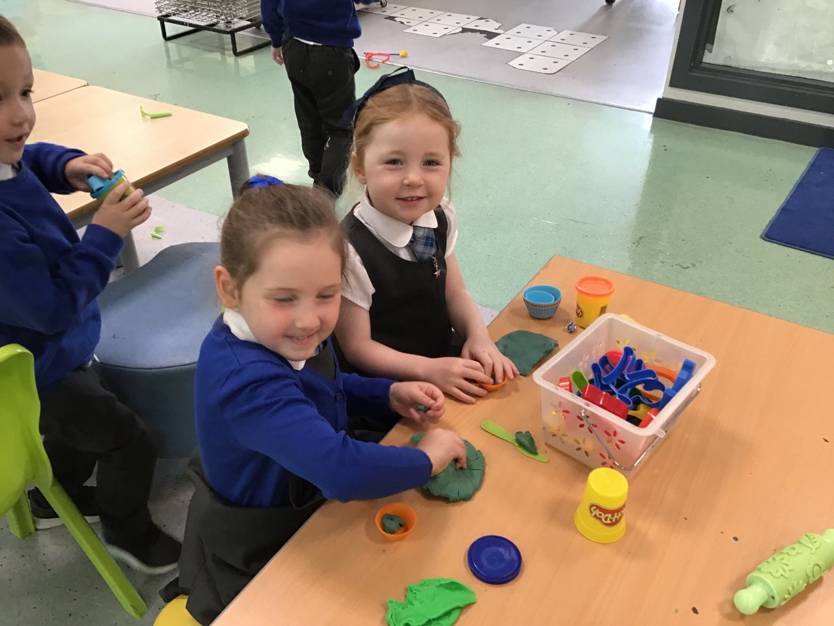 Miss Macfarlane tweet media