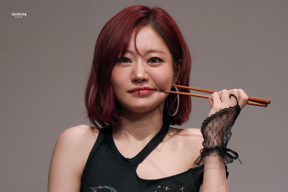 _ME0WZY's tweet photo. 250626 위드뮤 팬싸  

만듀

#KISSOFLIFE #KIOF #키스오브라이프 #쥴리 #JULIE #먕이네쥴냥이 https://t.co/VwSO4UWNnI