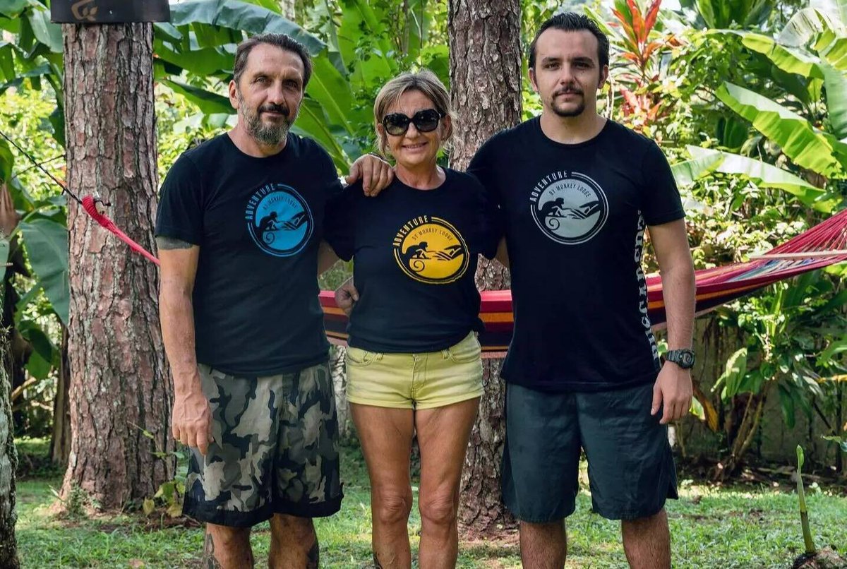 Cet été, focus sur des personnalités locales qui brillent loin de chez nous. Fabrice Gaetano, 55 ans, a quitté Six-Fours avec sa femme et leur fils il y a dix-huit ans. Direction le Panama, où le couple a monté un lodge qui propose des excursions.
👉 l.varmatin.com/l78