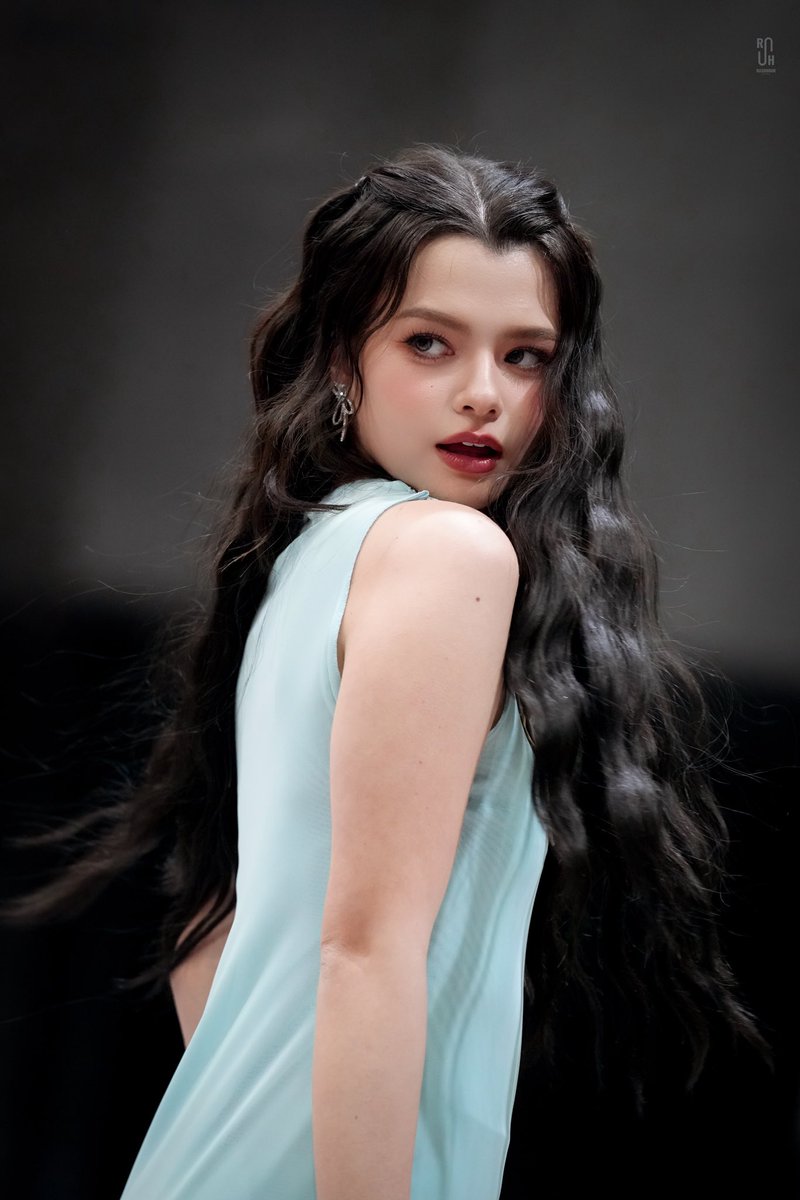 rushhour39's tweet photo. เมื่อคุณตะโกนว่า ขอรูปสวยๆหน่อยค่ะ
ล้มตึง 🫠

FREENBECKY READY TO SHINE
#BlackmoresxFreenBeck 
#beckysangels https://t.co/iLRJXXVWwJ