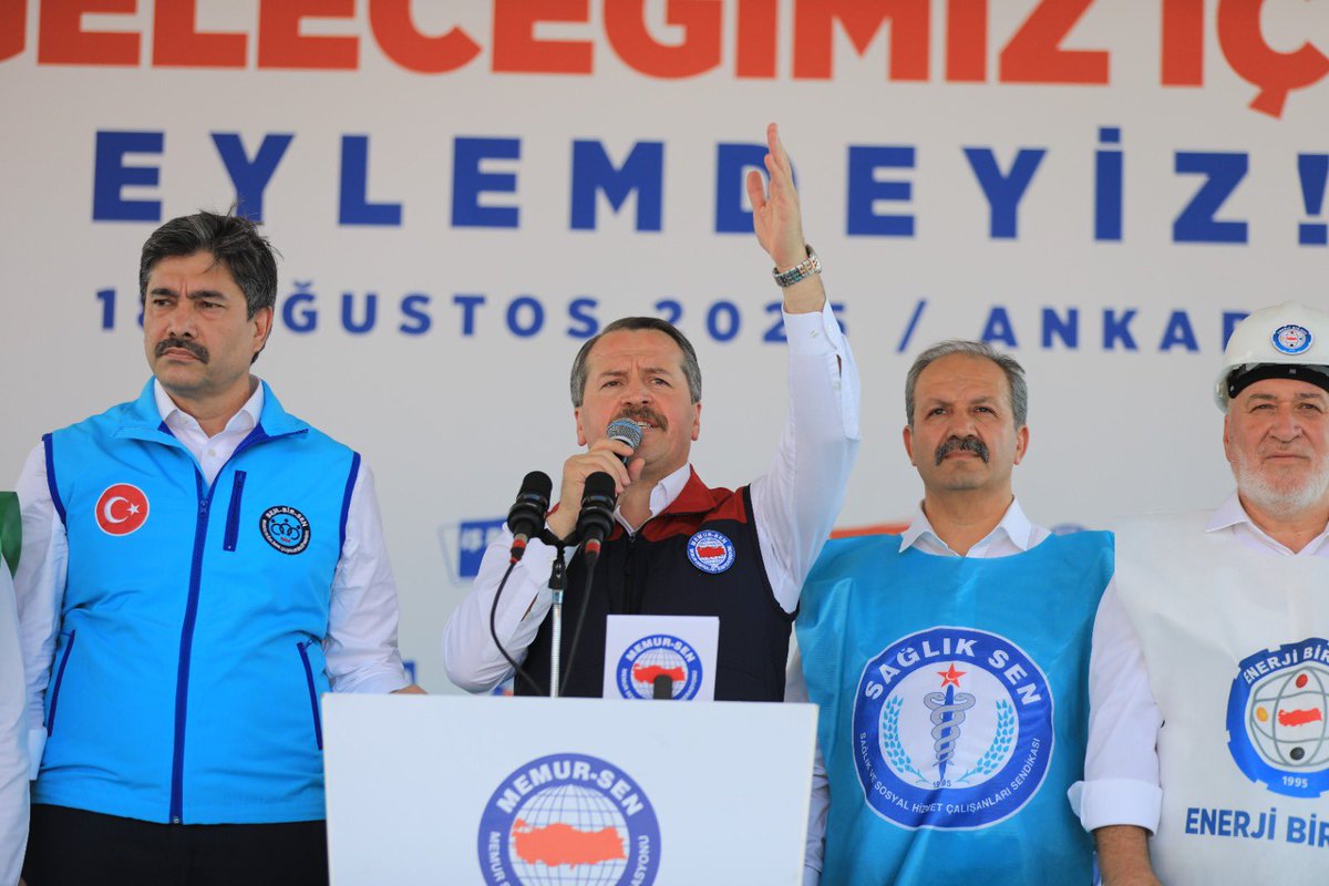 MemurSenKonf's tweet photo. On binlerin gür sesi, bugün bu meydandan yükseliyor.

Emeğin, alın terinin ve adaletin sesi, Ankara’dan tüm Türkiye’ye yayılıyor.
Bugün meydanlarda yazılan bu irade, yarın milyonların umudu olacak.

#MemurMeydanda https://t.co/wtNnJOD26Q
