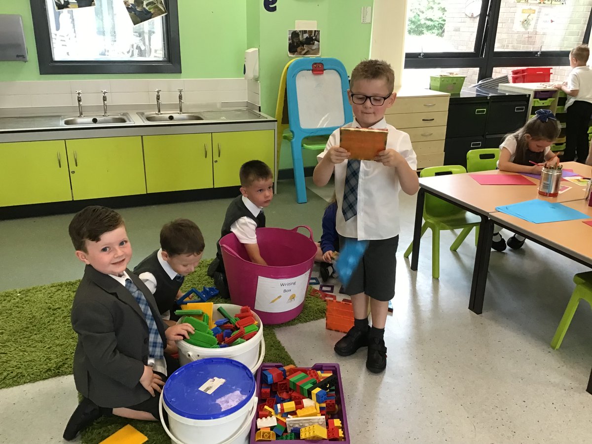 Miss Macfarlane tweet media