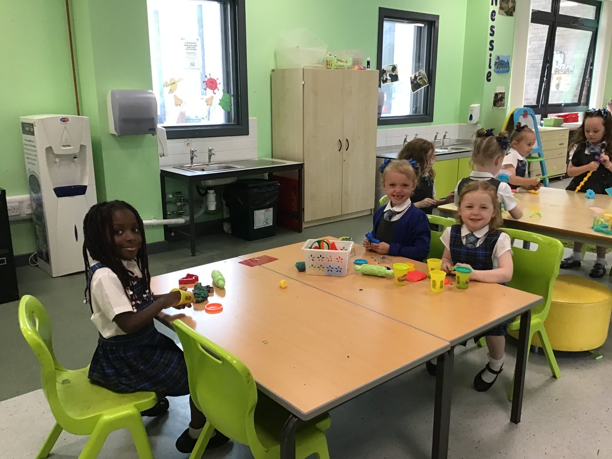 Miss Macfarlane tweet media