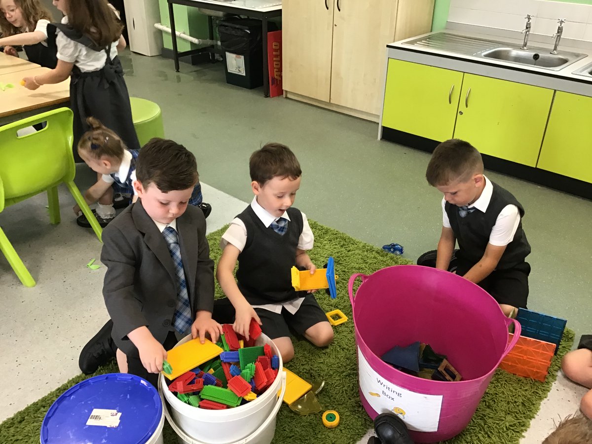 Miss Macfarlane tweet media