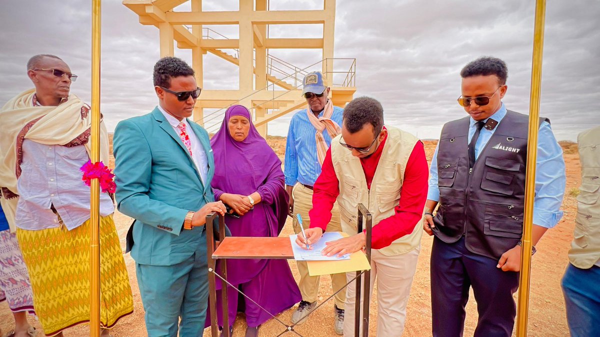 AlightHoA's tweet photo. With support from USAID, the Kalabaydh Borehole rehabilitation is complete in Las Anod District, bringing safe, reliable water to thousands through a new tank, pipeline, and kiosks. https://t.co/68HkK9jwXB