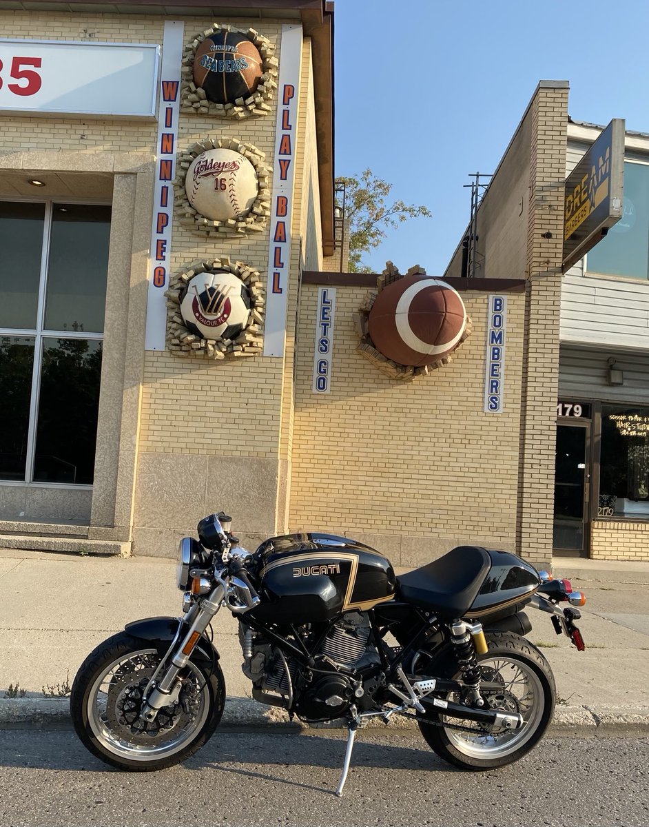BRSport1000's tweet photo. Ducati Sport 1000se 1 of 100 North America, 1 of 10 in Canada #motomonday
Modified Brick Masonry ⚾️ 🏈 🏀 🏒 #masonrymonday https://t.co/DifVw5Szl3