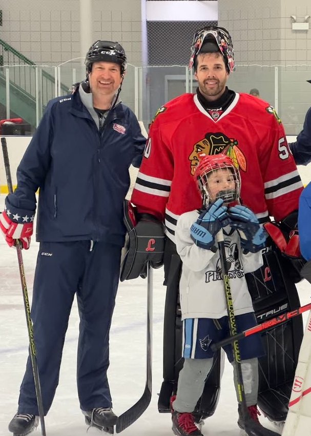 Blackhawks Legendary Goaltender Corey Crawford has been seen on the ice for the first time since retirement. 

Good to see him back out on the ice coaching..in 2025. Great guy. 

#Blackhawks <a href="/NHLBlackhawks/">Chicago Blackhawks</a>