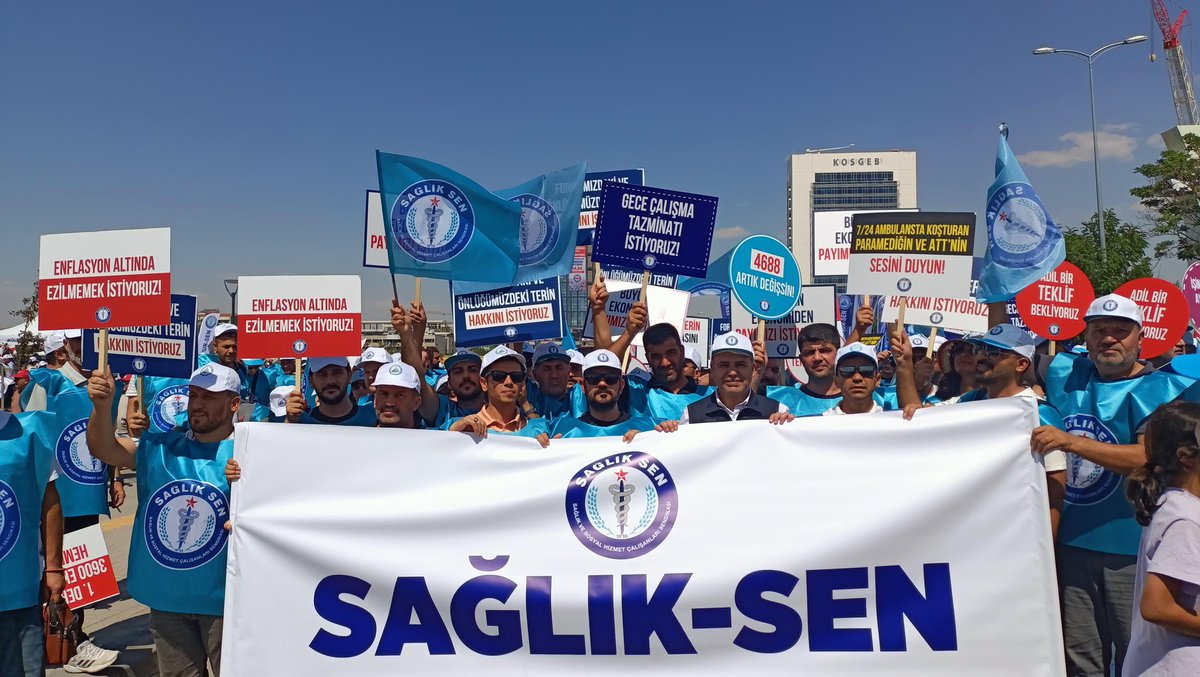 sagliksen's tweet photo. Enflasyon karşısında ezilmemek için
Emeğin gerçek karşılığını almak için
Terlettiğimiz forma ve önlüğün hakkı için Anadolu Meydanı'ndayız!

#MemurMeydanda https://t.co/E2MXblMNkl