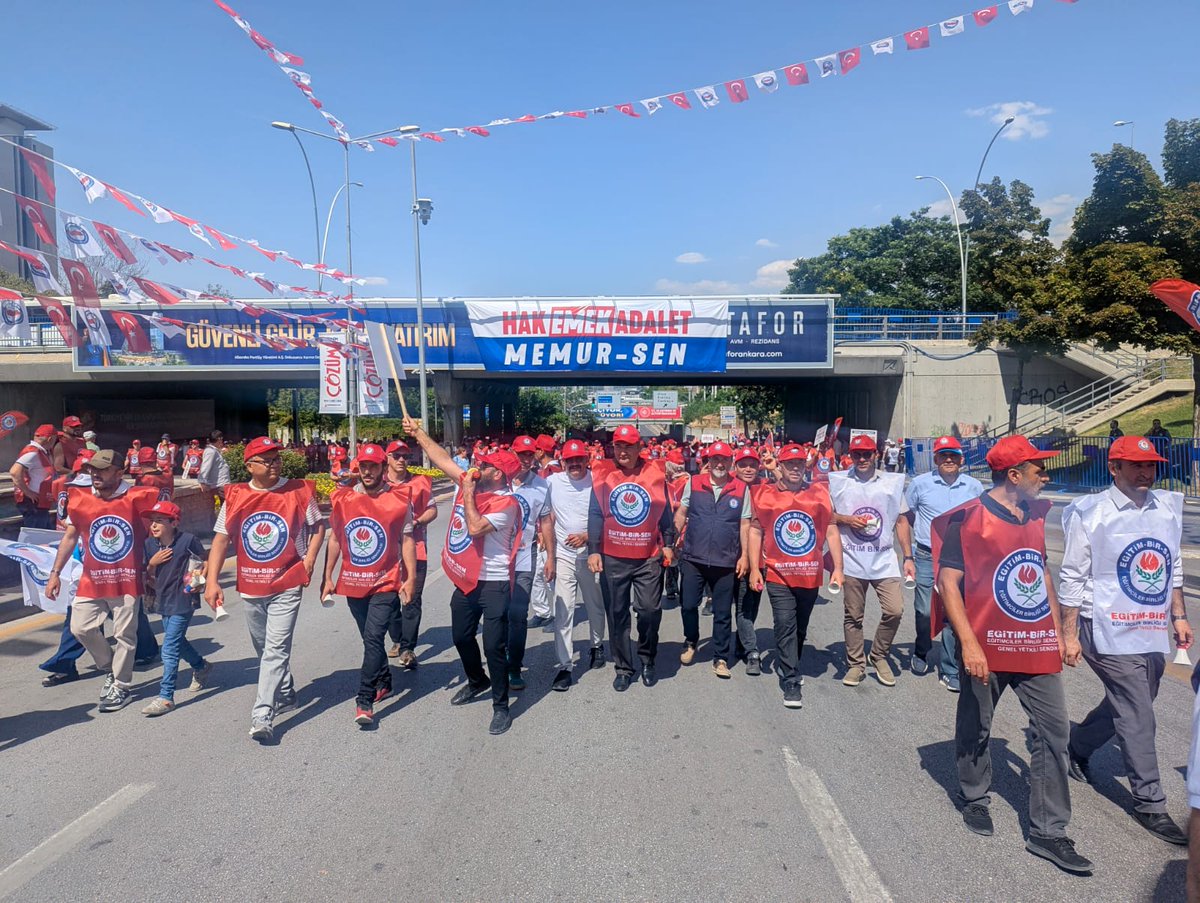 yyusufsimsekk's tweet photo. #MemurMeydanda
Çok değil vergilere yapılan zam kadar istiyoruz . https://t.co/9l3xKSCzpS