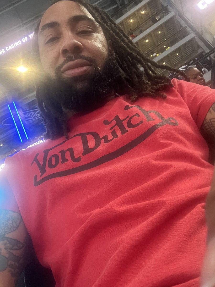 QUESTdaMilfBUST's tweet photo. What a time in Texas https://t.co/Hs0nAyjkVV