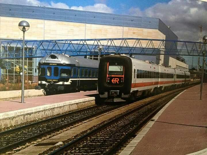 enric_marc's tweet photo. 597 TER y 594.....no puedo aportar datos de autor .. lugar y fecha....si alguien sabe que lo indique en algún comentario... #renfe #adif #automotores #ferrocarril #tren #train #trenni https://t.co/CqNWEvP8tK