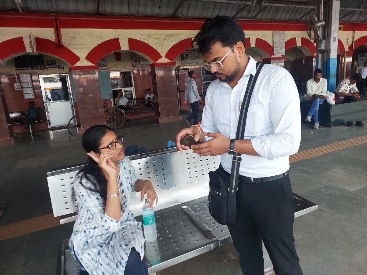bstvlive's tweet photo. 🚨झांसी : झांसी मंडल में स्पेशल टिकट चेकिंग अभियान🚨
🆔 60 यात्री बिना टिकट पकड़े गए
💰 20,915 रुपए का जुर्माना वसूला गया
📍 झांसी से ललितपुर खंड, ललितपुर स्टेशन पर कार्रवाई
#Jhansi #TicketChecking #FineCollection #RailwayAction https://t.co/NmsdtFfX1F