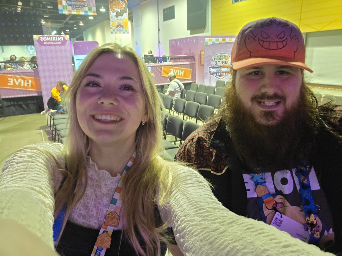 MatWithOneT55's tweet image. Got to meet the person that started my love for VGC! @sierradawnx3 From the good ole WBE to getting to see you at worlds! Truely a pleasure! Thank you for taking the time to chat and sign a card!