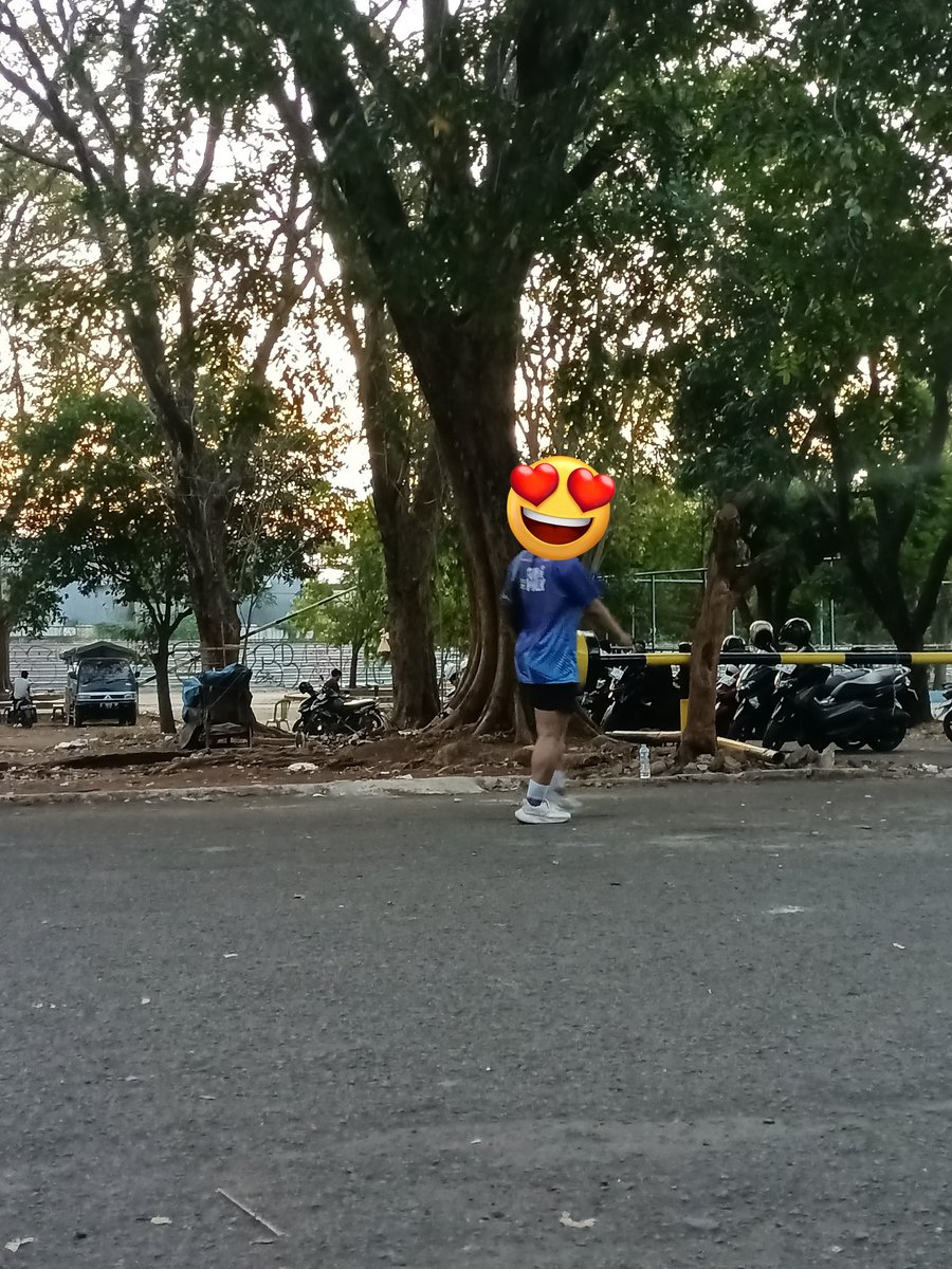 pisxoklumweer tweet media