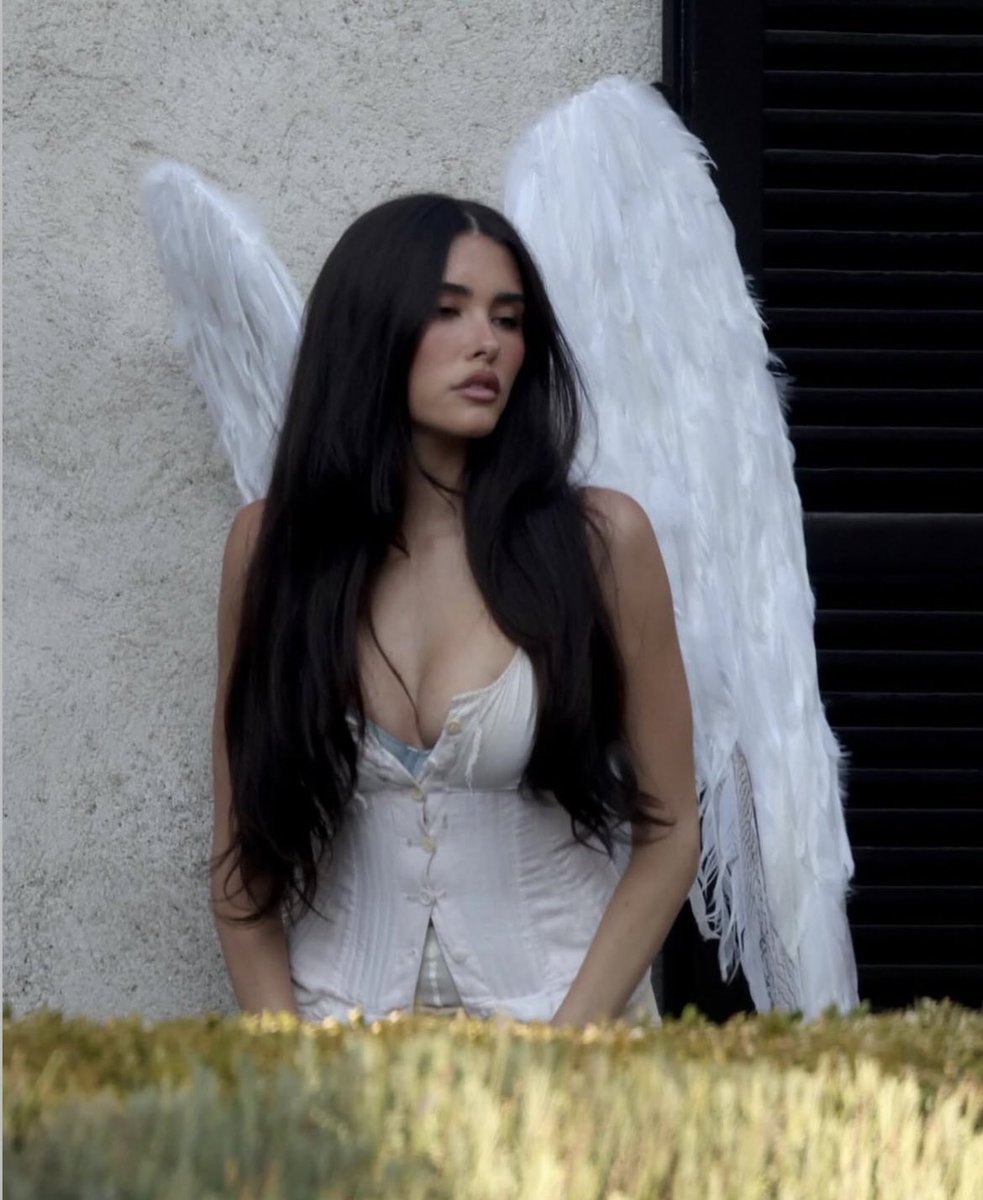 madisondrip's tweet photo. MADISON BEER ON SET FOR A NEW MUSIC VIDEO?? https://t.co/cxMFnGnyj1