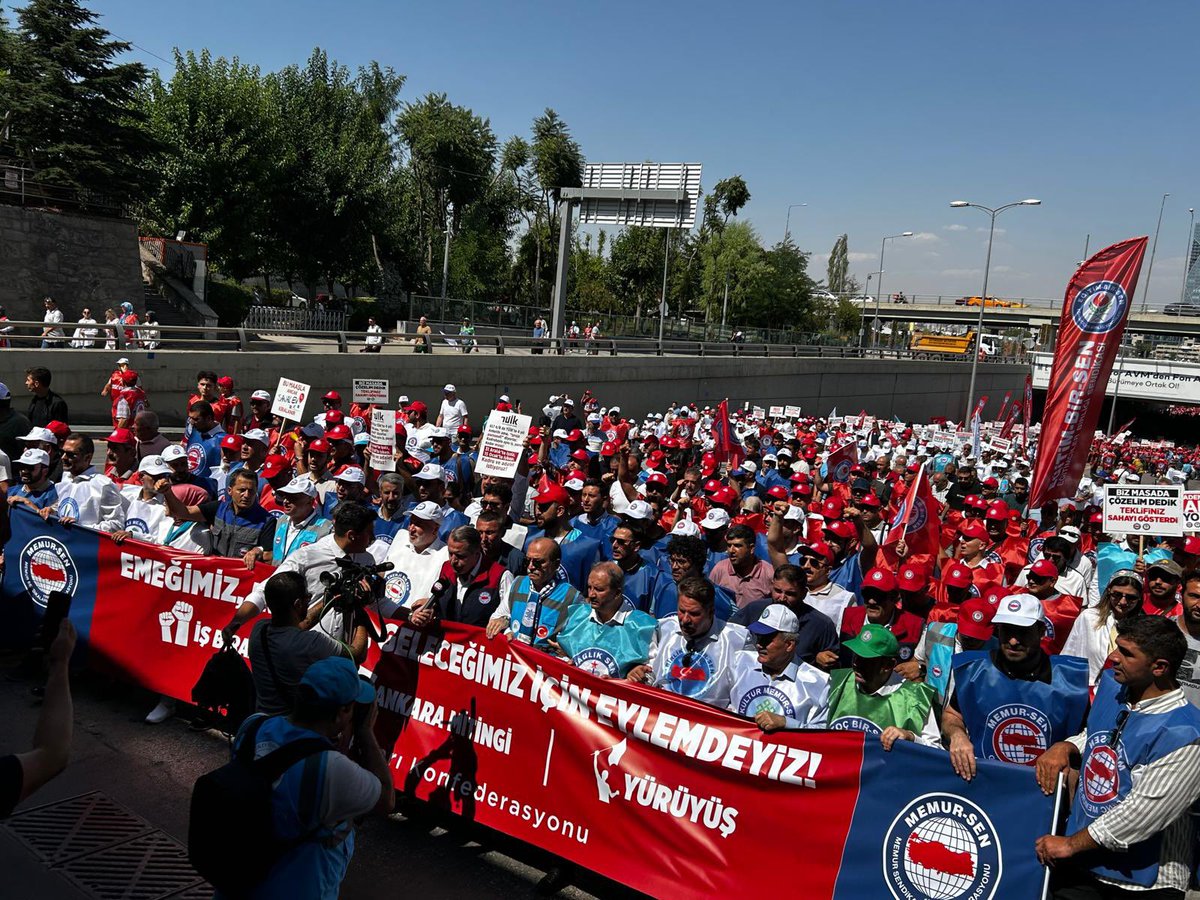 Türkiye’nin dört bir yanından Ankara’ya gelen kamu emekçilerimiz ve emeklilerimizle birlikte emeğimiz ve geleceğimiz için Anadolu Meydanı’ndayız. 

#MemurMeydanda