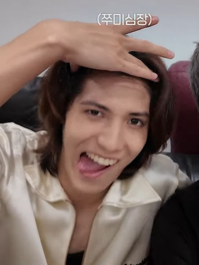 jamipiee's tweet photo. JUST SAW THIS RANDOMLY AND IT WAS SO FUNNY FOR ME HAHAHAHAHhHAHAHAHAHAHAHAHAHAHAHAAHAH https://t.co/5jUQHIVMPQ