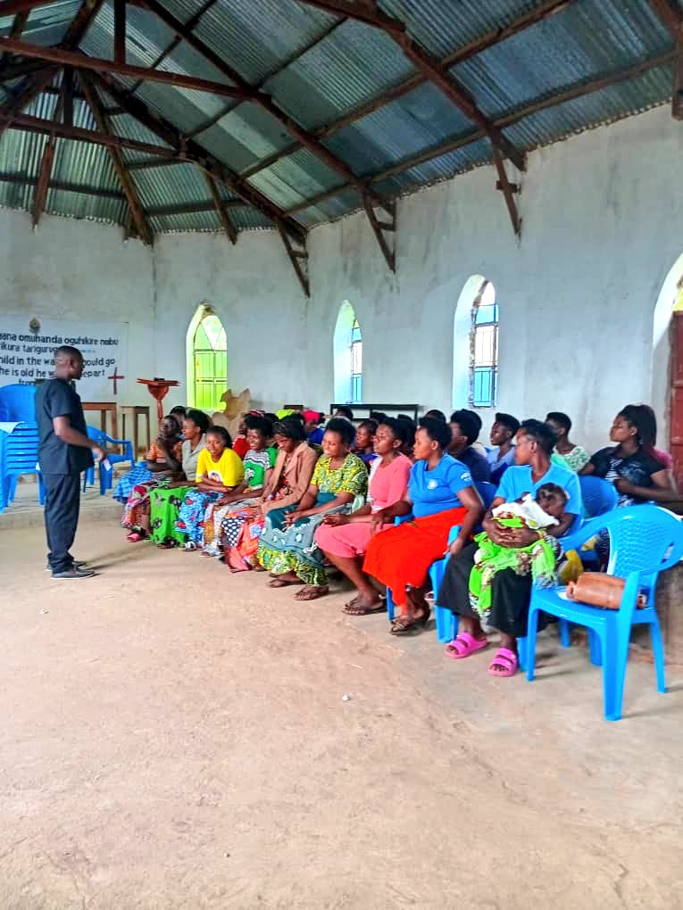 BwindiHospital's tweet image. 🌟Community Nurse Spotlight: Davis Andiisa🌟

Meet Davis Andiisa, a Community Nurse at Bwindi Community Hospital

Davis is one of our devoted community nurses who has been working at Bwindi Community Hospital for the past 10 years.

#Bwindihospital