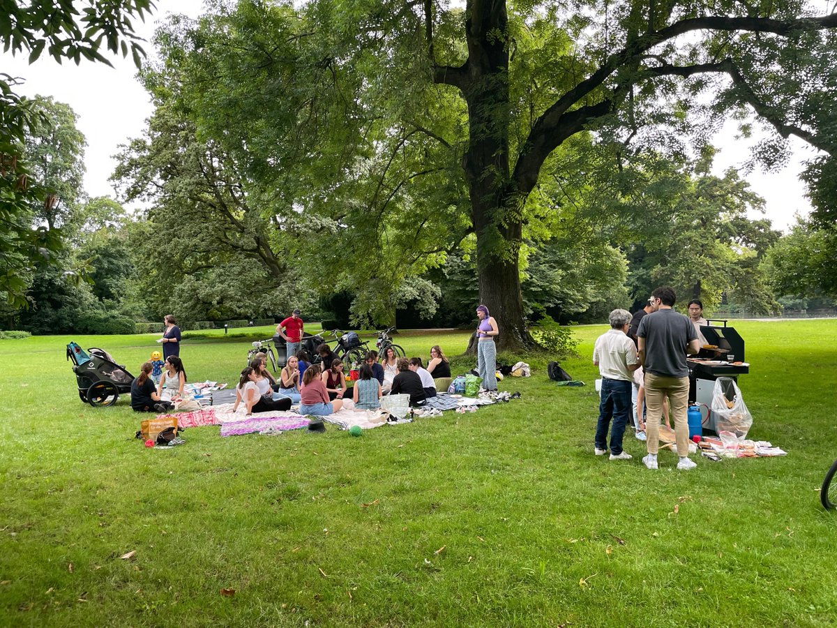 Our lab's BBQ last Friday was a blast! Meticulous research revealed the ultimate anti-aging formula: juicy burgers and great company! 🍔👩‍🔬 #AgingResearch