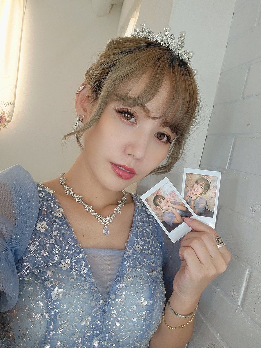 【プレゼントキャンペーン🎁】

逢坂美華 さん 

📸第1弾
サイン付きチェキ 1枚 1名様

応募方法

1.逢坂美華 さん＆当アカウントをフォロー
　<a href="/mika_ousaka/">逢坂美華𓃠𓈒🎐9/27.28ミネルヴァ展在廊｜10/18朗読劇@池袋</a>
　<a href="/smooth_tokyo/">smooth</a>

2.この投稿リポスト

応募締切 8/28(木) 19時

※当選者はDMでご連絡いたします