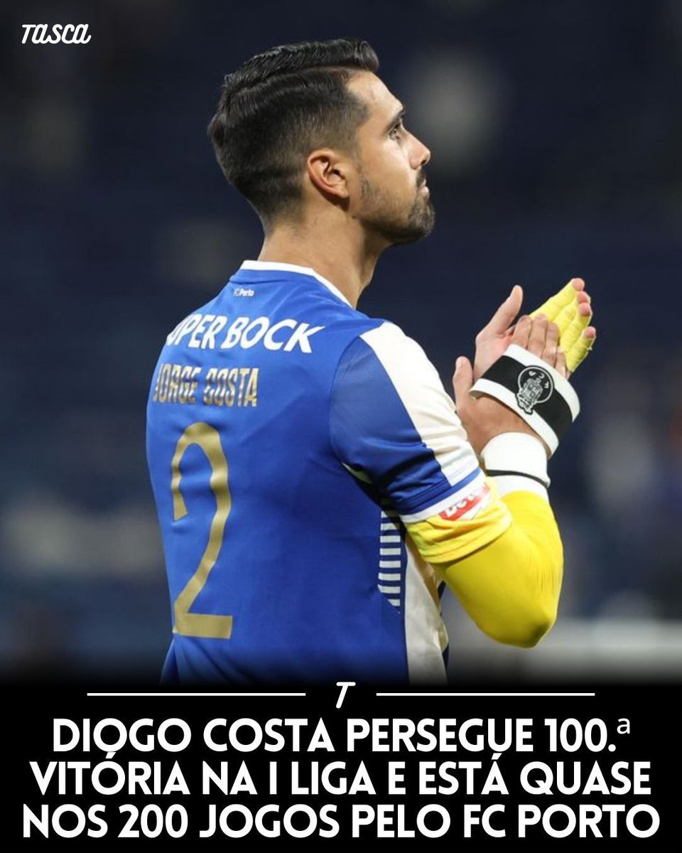tascafutebol's tweet photo. 🔵⚪ Lenda em construção!
Diogo Costa pode alcançar a 100.ª vitória na I Liga frente ao Gil Vicente e, na próxima semana, chegar ao 200.º jogo pelo FC Porto. Cada defesa, cada jogo, cada vitória confirma a sua dimensão e liderança. 💪🔥#FCPorto #DiogoCosta #LigaPortugal https://t.co/4w2Ml4xeQA