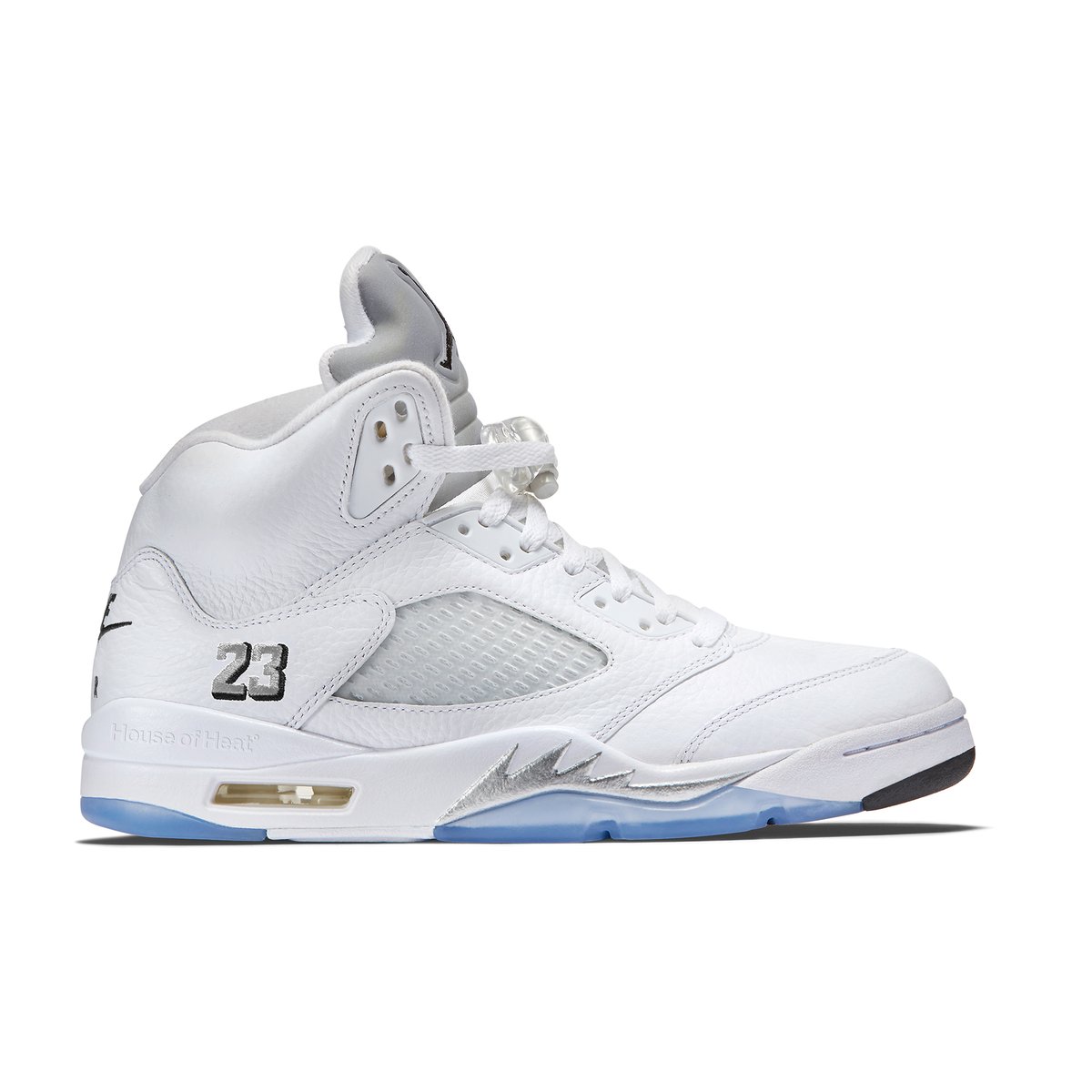 houseofheat's tweet photo. The 2026 "White Metallic" AJ5 will have Nike Air branding!

DETAILS: https://t.co/3qXRRHl3sF https://t.co/iCjNK53rqV
